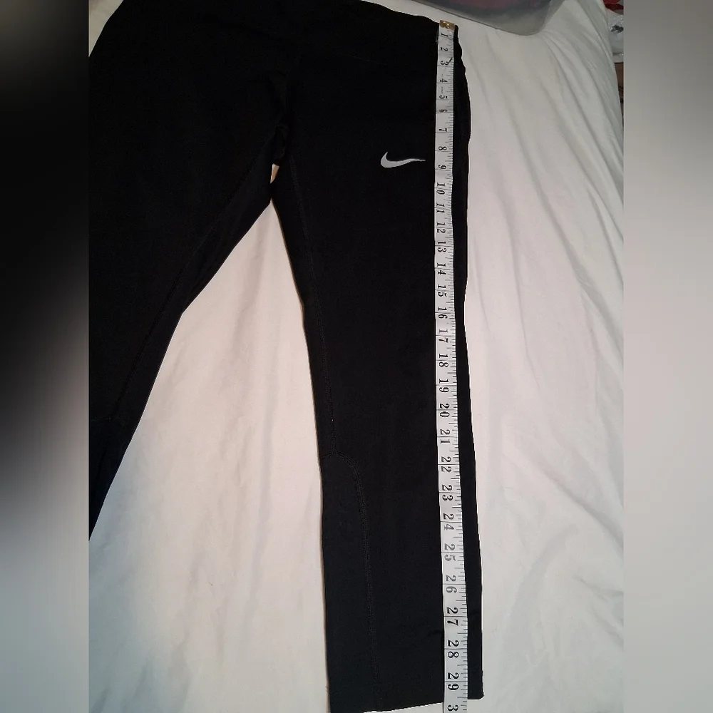 EUC - NIKE - Dri Fit Capri Cropped Black Yoga Workout Leggings - Women Medium - Picture 14 of 14
